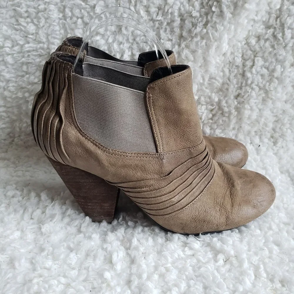 Vince Camuto Brown Ruched Leather Ankle Boots‎ sz 6